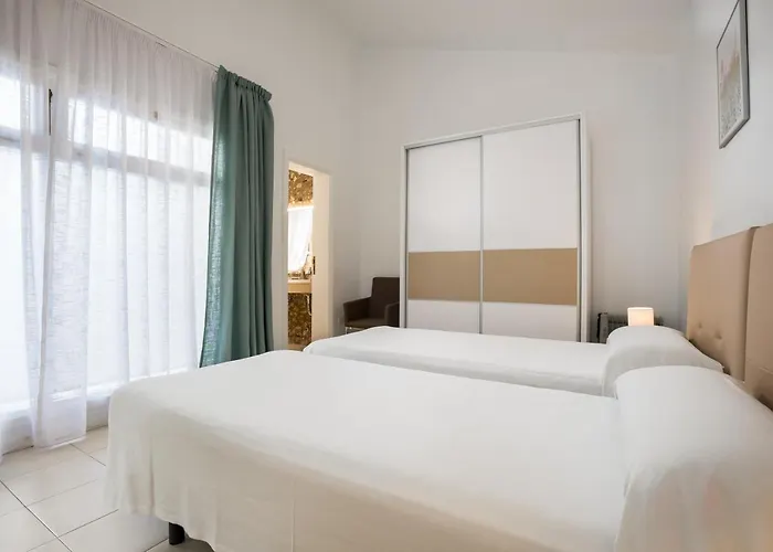 Haciendas Iv מלון אדחה