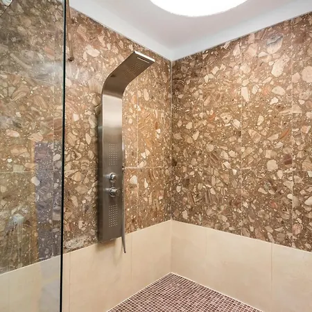 آثينداس سيوفيه فندق